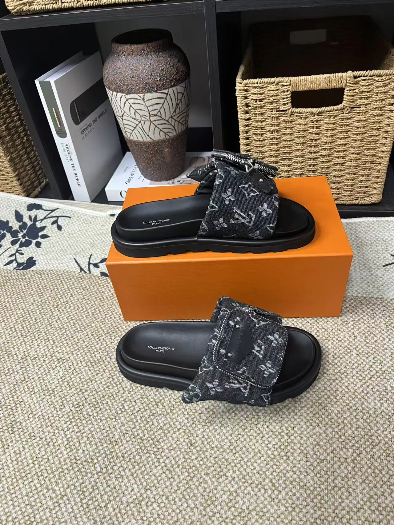 P380 yuan LV Louis Vuitton Full of high-end feel! A popular model among bloggers at home and abroad, it’s retro and fashionable, and looks stunning on your feet! Mainly recommended model on the official website★ ━━━━━ ЅᏇєєt ━━━━━ ▪️Upper: original calfskin ➕5D printing process ▪️Inner: imported mixed sheepskin ▪️Outsole: original molded foam outsole ▪️Size: Female 35-40 Men's 39-44 (women's 41 men's 45)